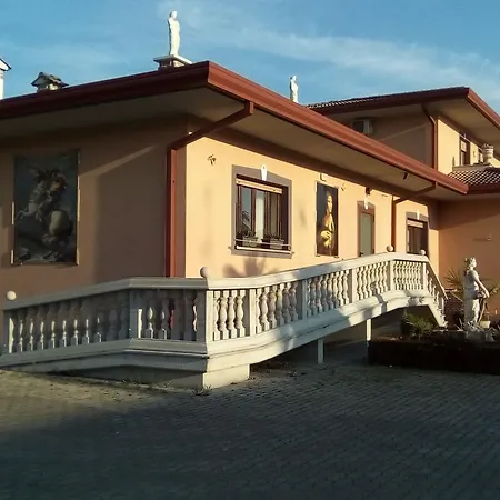 Serafini بيت ضيافة
